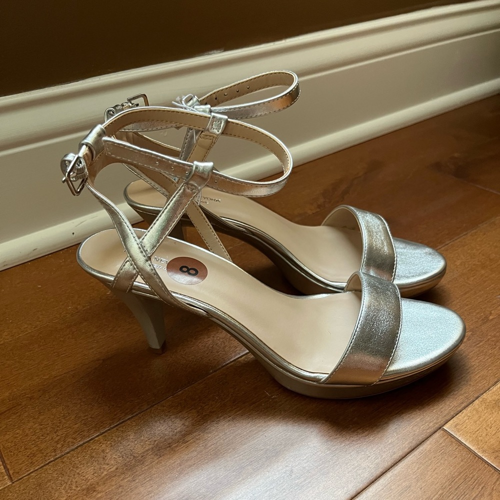 NWT Marc New York Women’s Silver Heels Size 8